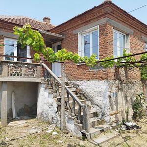 Мassive two-story house with outbuildings for sale in Lesovo