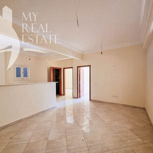 2 bedroom apartment within a short walk to the beach