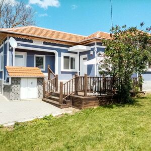 Fully renovated two-bedroom house only 40 min to the sea