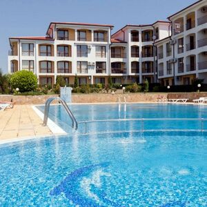1 Bedroom apartment with pool/sea views in Rutland Beach 