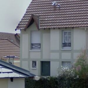 Charming 2-Bedroom Seaside House with Garden – Port Guillaum