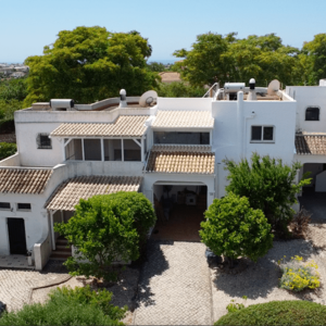 3-BED TOWNHOUSE WITH ROOFTOP TERRACE AND POOL 