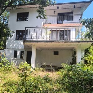 Solid villa with plot of land and nice location near Sofia