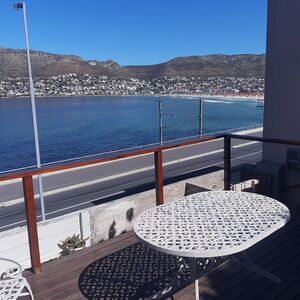 SEAVIEW ENTRANCE to Studio kitchenette & Bathroom