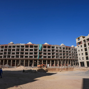  156m² Apartment. 3 Beds. Lounge. Pool View