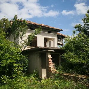 Property in the village of Mihaltsi 42 km from Veliko Tarnov