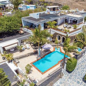 Luxury Villa + 3 Guest Apartments, Lanzarote