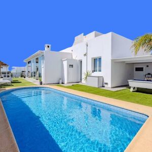  4 Bed Villa + Heated Pool in Lanzarote, Canary Islands