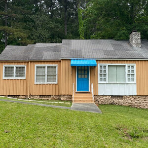 House On About 2 Acres Close To Shopping Minutes To Transit 