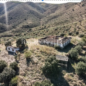 Large Farm Land with Several Ruins  