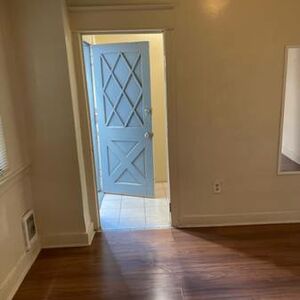 Newly Renovated Private Room with Private Entrance