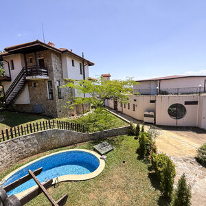 2-Bedroom Apartment in Bay View Villas, Kosharitsa