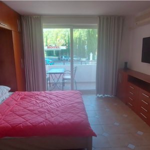 Right on the beach lovely studio 