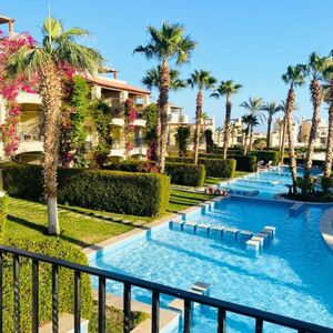 2BR Apartment with private garden in sahl hasheesh