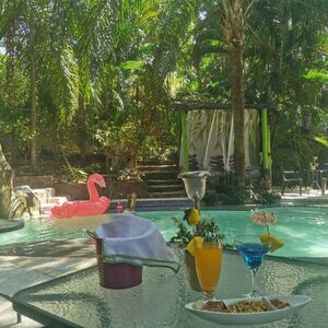 Hotel, 2 minutes to World Class beach, but needs some TLC!