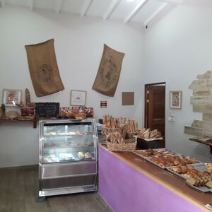 Fully-equipped French bakery and boutique !
