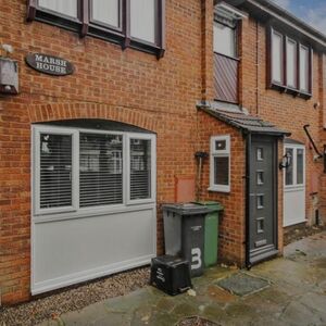 1 Bedroom maisonette flat