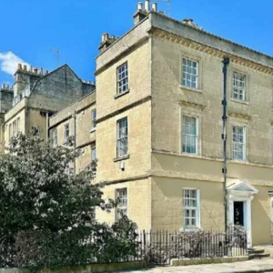 4 bedroom end of terrace house for sale