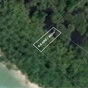 Mentawai's, 460 m² Beachfront Micro-Parcel