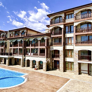 2-Bedroom Apartment with Garden & Pool View in Panorama Bay 