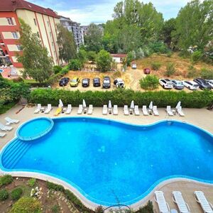 Bargain offer! Pool View 1-Bedroom Apartment | Sunny Home 2