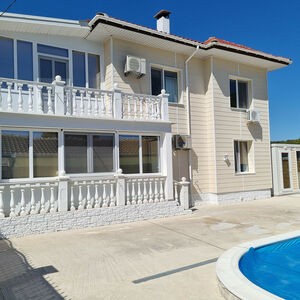 Modern House with Panoramic Mountain Views, 6 km from the Be