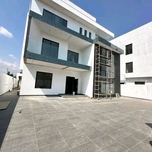 A contemporary designed 4Bedroom House +1bQ @ Adjringanor