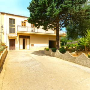 VILLA GIA' ABITABILE NEL CENTRO DELLA SICILIA AD ASSORO 