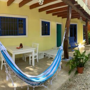 5 unit apartment builiding, close to everything!