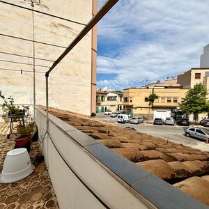 Ground floor apartment with private rooftop terrace in Pere 