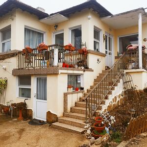 Renovated two-storey house with three bedrooms for sale in t