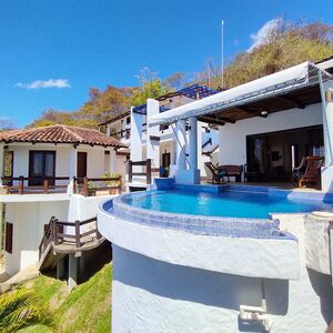 5 /5.5 above the ocean with stunning views of the Paciific!