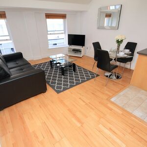 Amazing two bedroom Apt with large bathroom, Sleeps 6