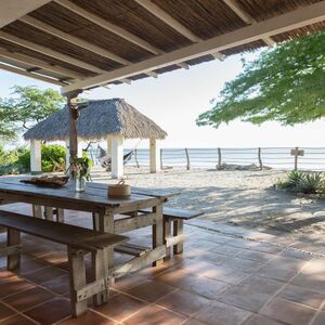 Beachfront villa offering breathtaking views of the Pacific 