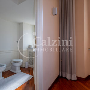 PENTHOUSE WITH TERRACE & FIREPLACE &ndash; PERIOD BUILDING