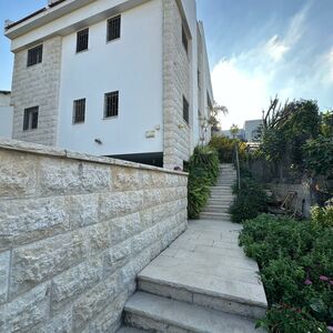 For sale - private house with a large garden in tel aviv