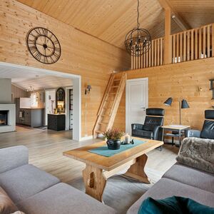 Vacation Home with Terrace - Mountain Chalet Near Kleivtj&oslash;nn