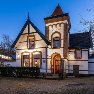 Karaktervolle Villa La Viola met Bijgebouw en Strand 