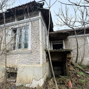 Charming Renovation Project Near the Sea &ndash; Huge Garden