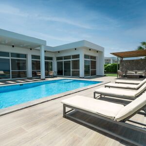 Beachfront 3-Bedroom-appartment  with sea view in Somabay