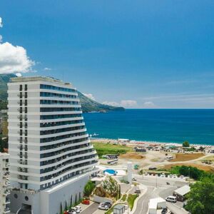 Apartment with sea view for sale in Bečići