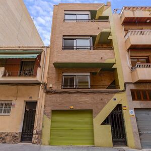 RESIDENTIAL BUILDING WITH PREMISES IN SAN BLAS