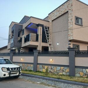 executive 4 bedroom detached house@ spintex