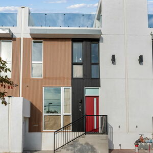 20 Newly Built Luxury Plymouth Homes in LA&rsquo;s Tech District