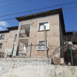 Partially renovated and furnished house with nice location