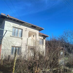 Old country house with plot of land and nice views