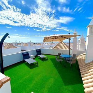 T2 com amplo terra&ccedil;o no condom&iacute;nio Quinta da Gomeira &ndash; Caban