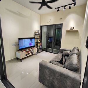 Fully furnished studio for rent in The Peak Residences