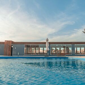 Beachfront 2-Bedroom appartment with sea view in Arabia