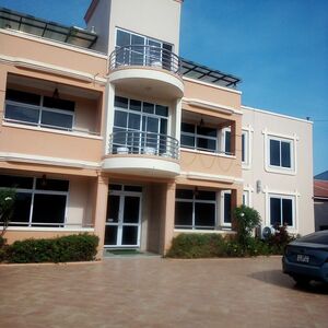 EXECUTIVE 2-BEDROOM FLAT TO LET@ EASTLEGON